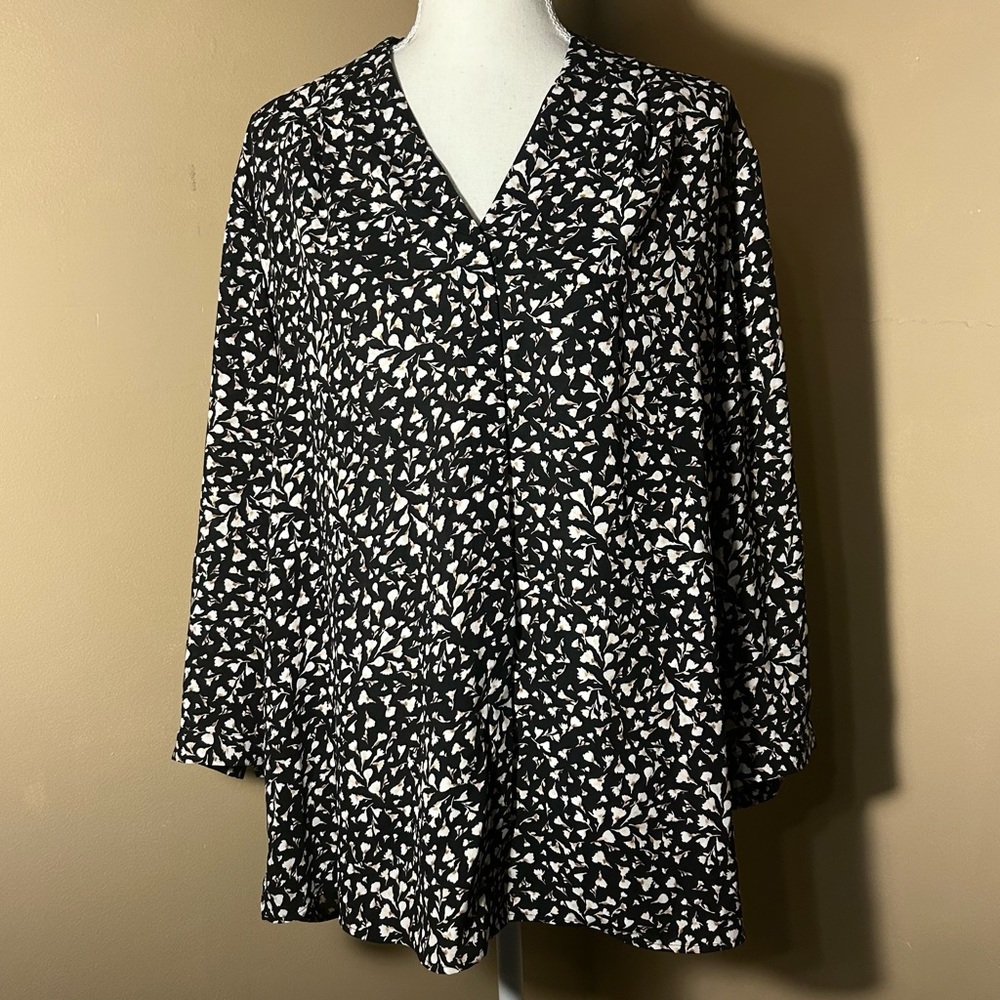 NEW $59 Size 1X Investments Caroline Black Floral Loose Button Up Office Shirt
